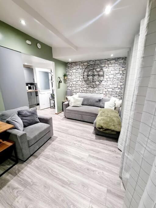Cosy Hideaway Lodge In Glan Gwna Caeathro Екстер'єр фото