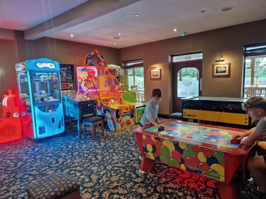 Cosy Hideaway Lodge In Glan Gwna Caeathro Екстер'єр фото